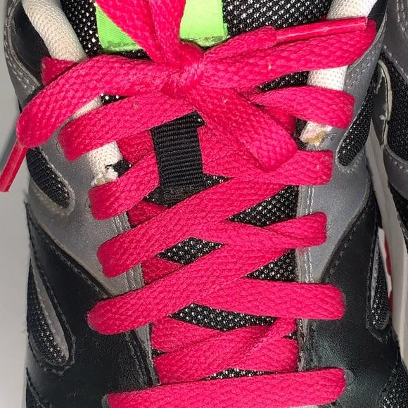 Nike Black and Pink Shoes - Picture 2 of 10